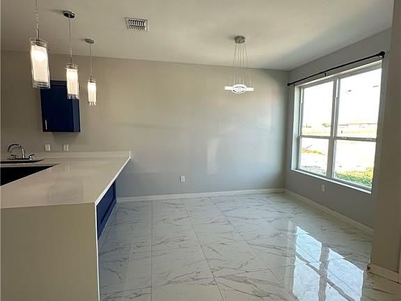 5th image of 409 W 2 1/2 St