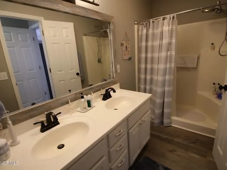 303 Carrie Ct — Photo 5