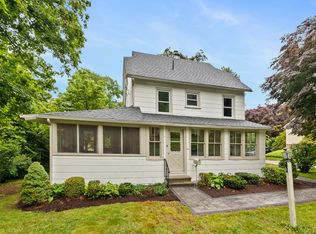 9 Village St, Manchester, CT 06040