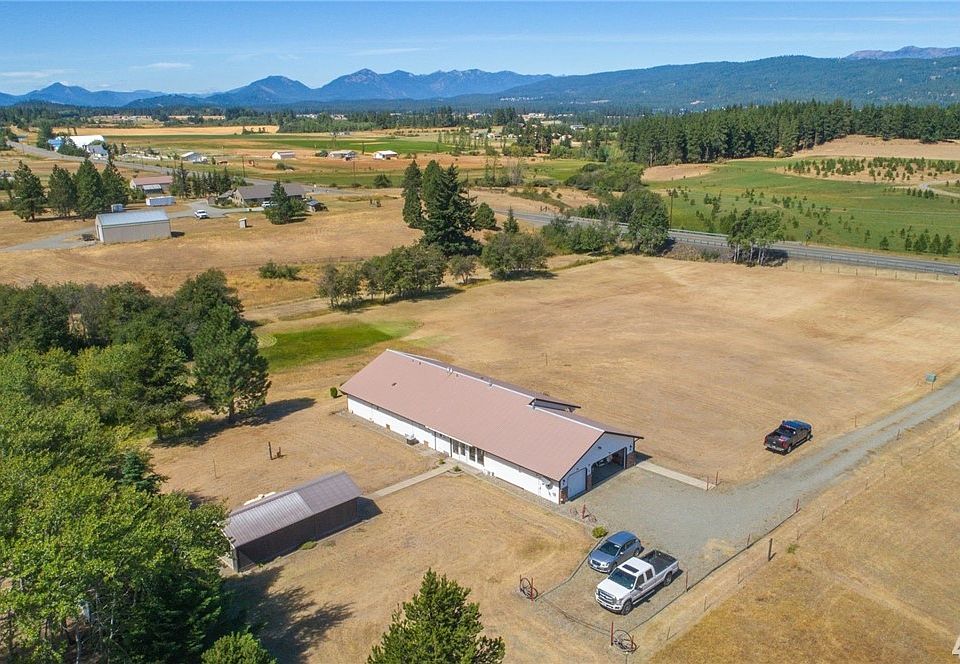 Country living at it's best, 4.81acres with KRD water