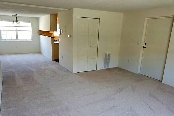 Building Photo - 20 Bedford Rd #1D