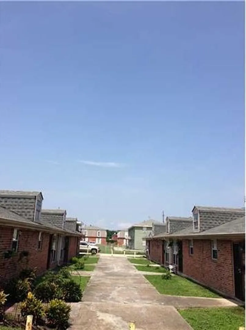Building Photo - 4110 Saint Bernard Ave #12