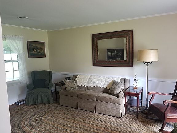 4th image of 103 Hyde Pkwy