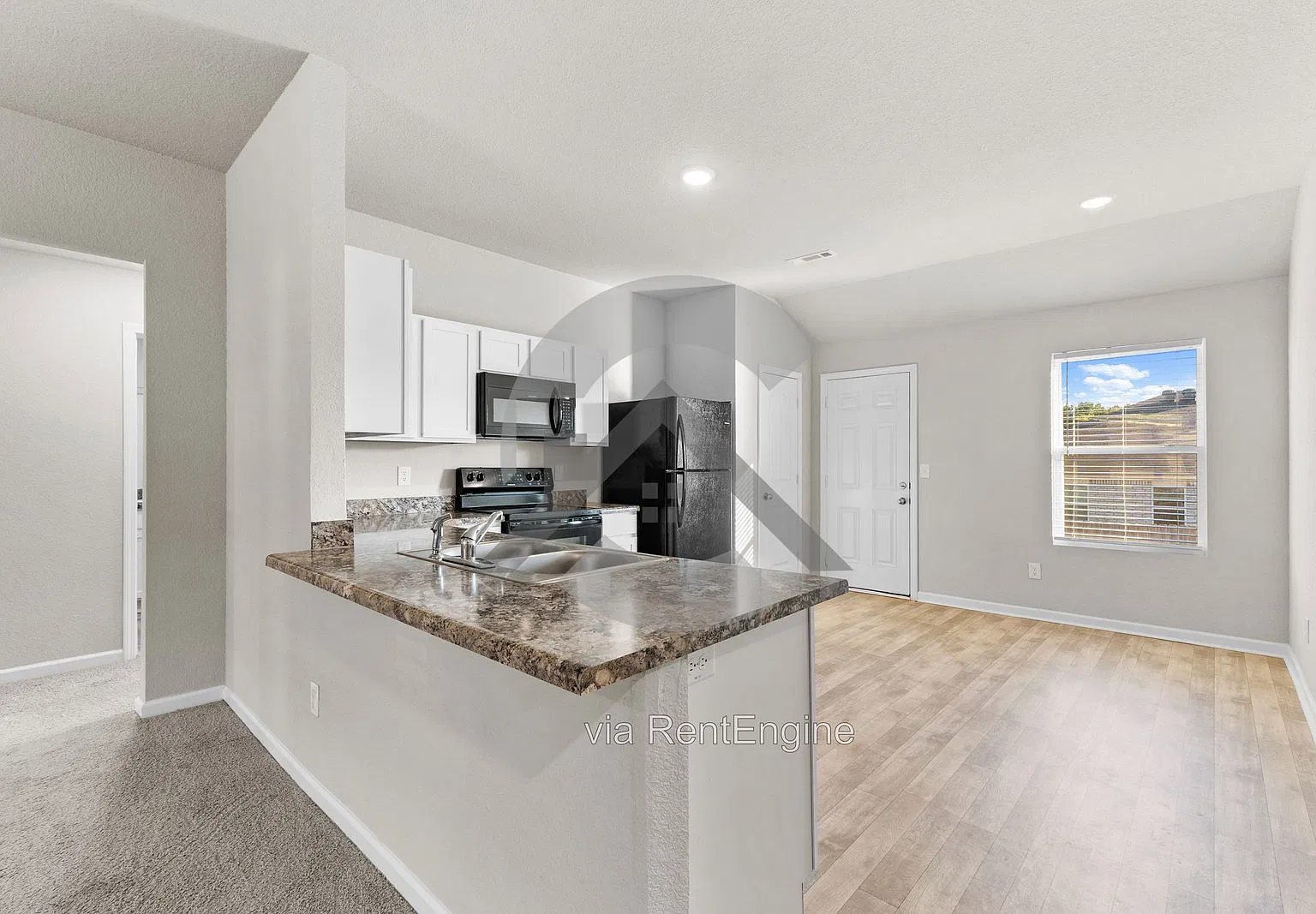 4 bed, 2.0 bath, 1544 sqft, $1,800 — Photo 4