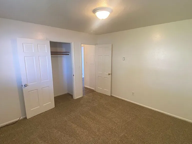 280 SE Orchard Ave #1 — Photo 5