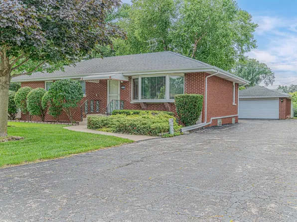 711 Sunnyside Rd, Roselle, IL 60172