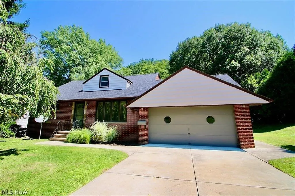 1839 Skyline Dr photo 1