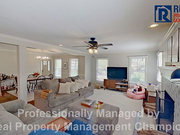 4th image of 2206 Acacia Dr