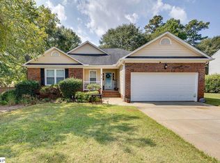 4 Natchez Dr, Mauldin, SC 29662