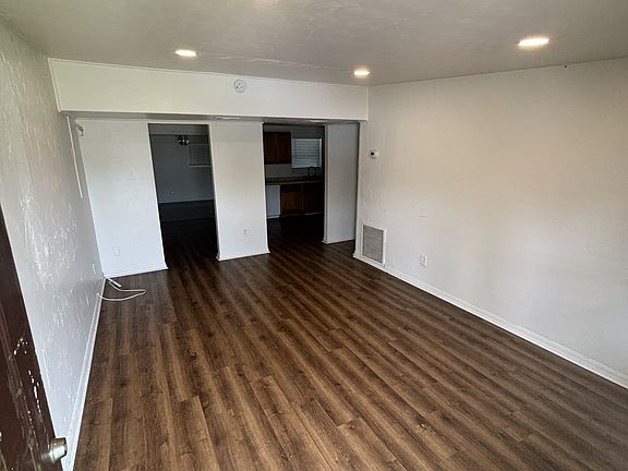 3rd image of 2219 Belle Vue Way
