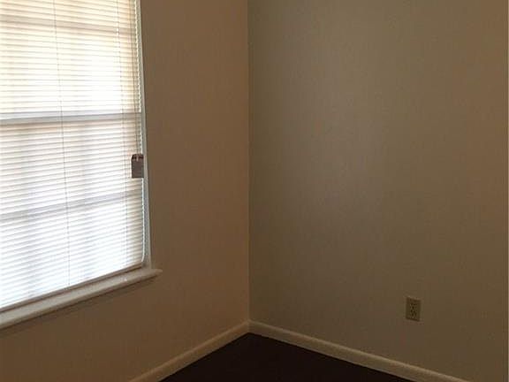 4th image of 213 Harvard Ct