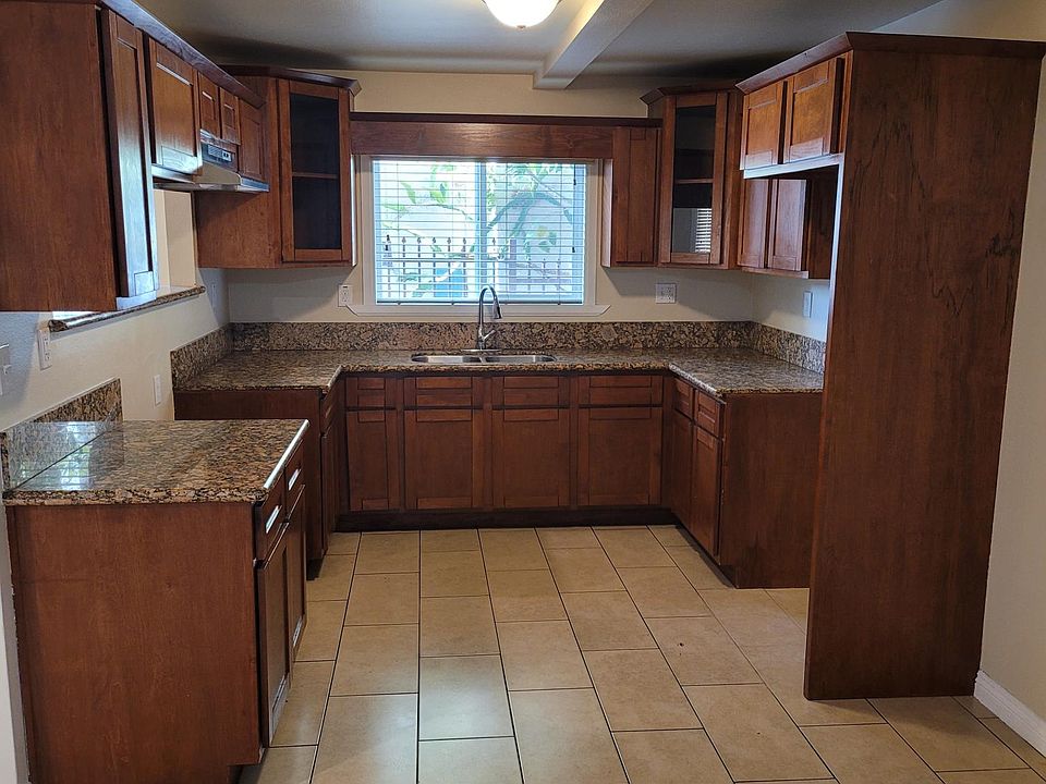 1st image of 2925 W 73rd St