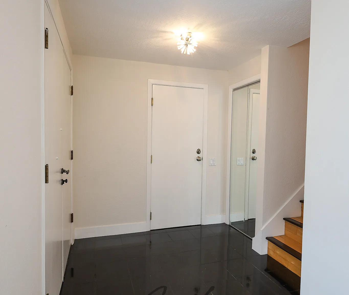 4 bed, 2446 sqft, $5,800 — Photo 3