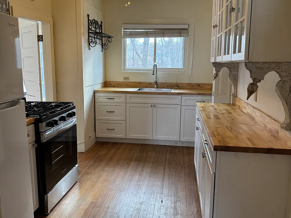 56 Kinderhook St #1