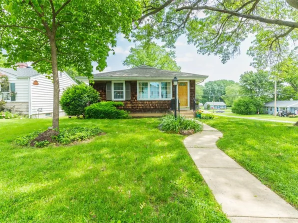 2502 Linden Pl, Saint Charles, MO 63301