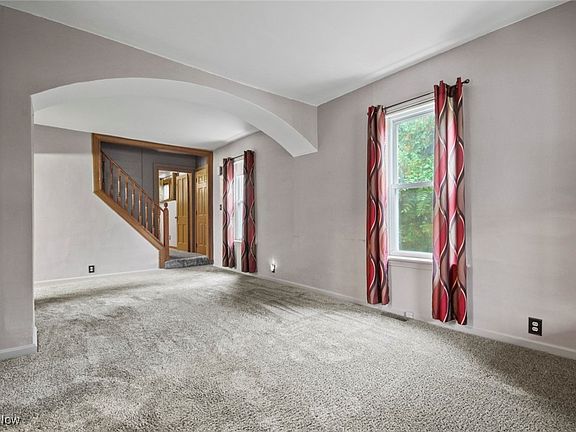 5th image of 56 W Wood St