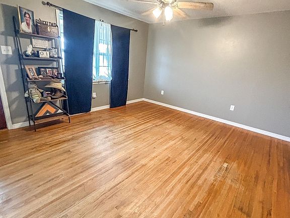 4th image of 805 S Spring St