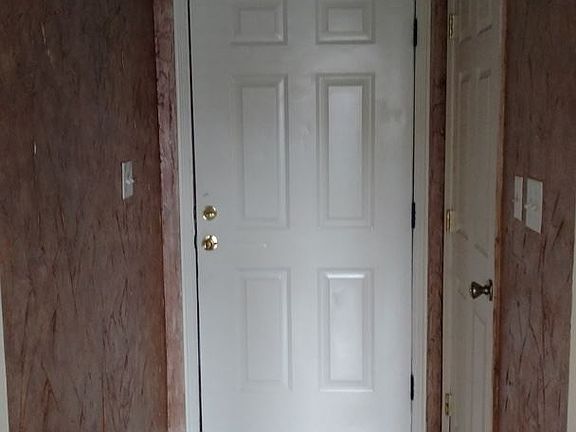 2nd image of 827 S 38th St