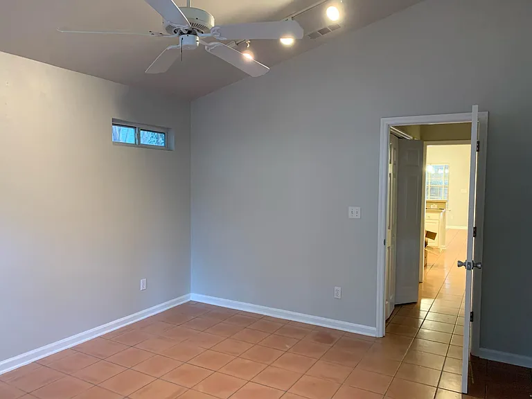 1565 Payne St — Photo 7