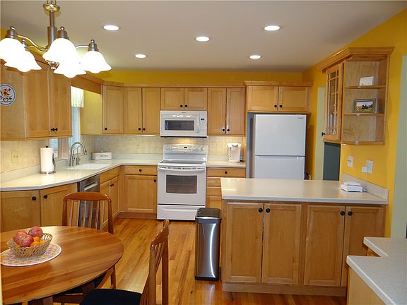 4th image of 468 Veteran Hill Rd
