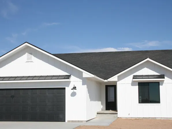 806 Edelle Ave, Sublette, KS 67877