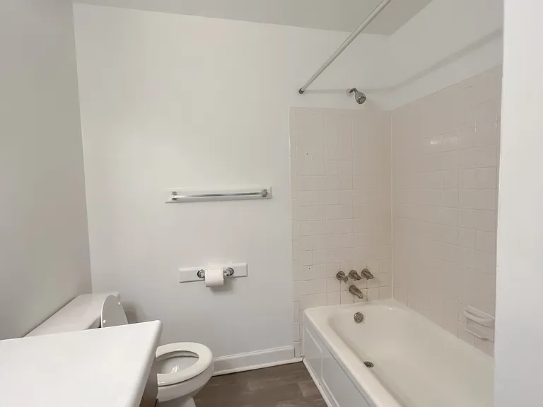 Macomb Manor - Roseville, MI — Photo 11