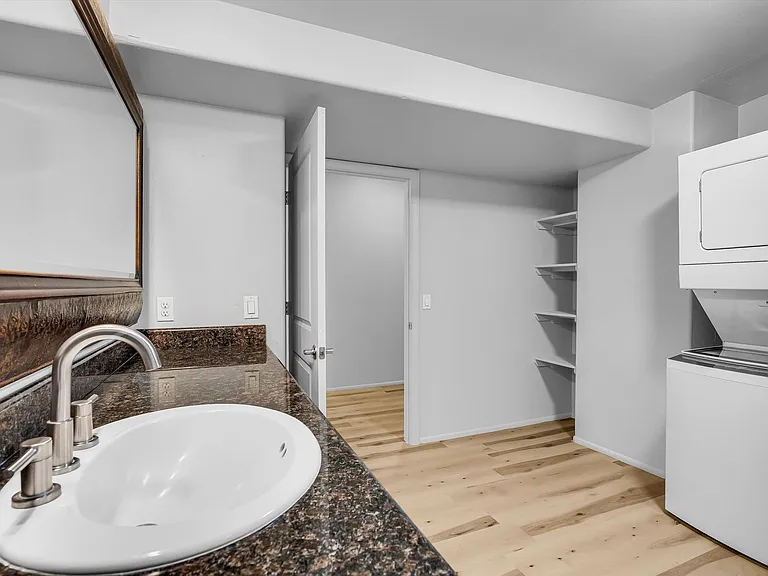 Riverside Suites — Photo 45