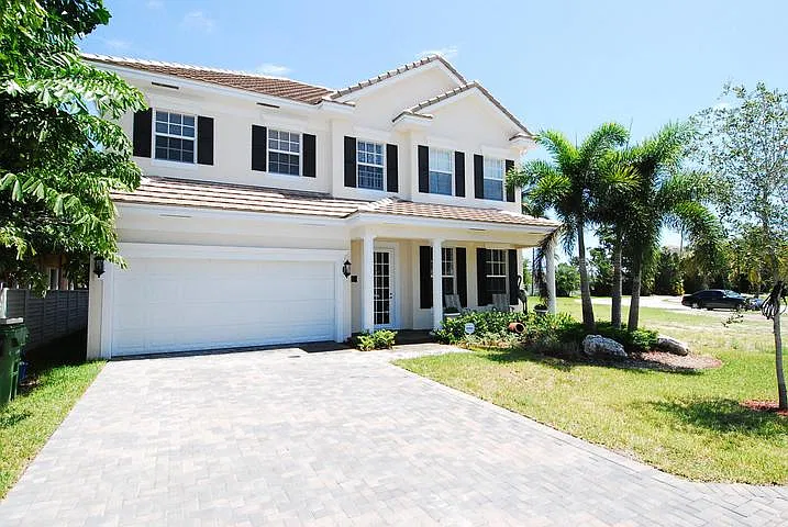 6 bed, 3000 sqft, $6,900 — Photo 1