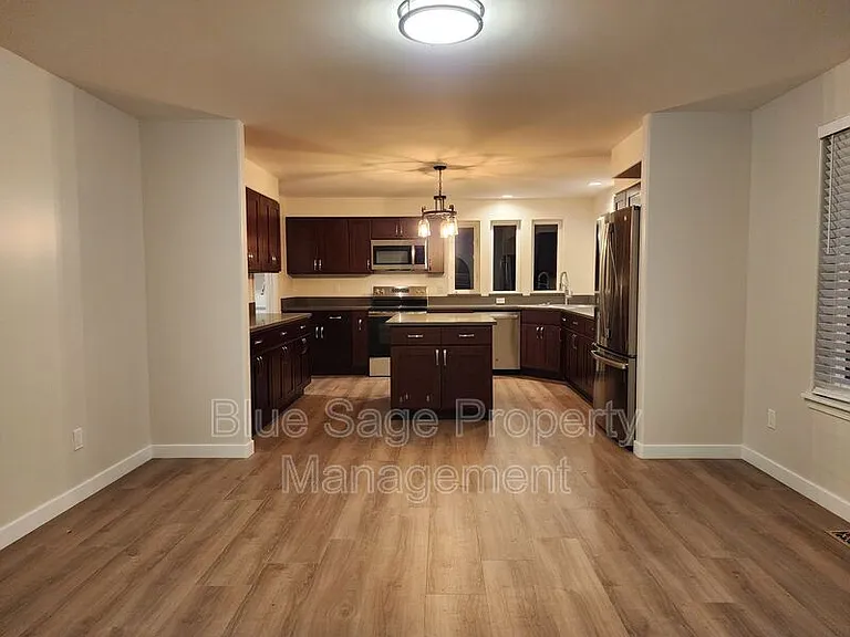 1965 Baker View Dr — Photo 10