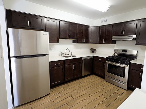 Delaire Landing Kitchen