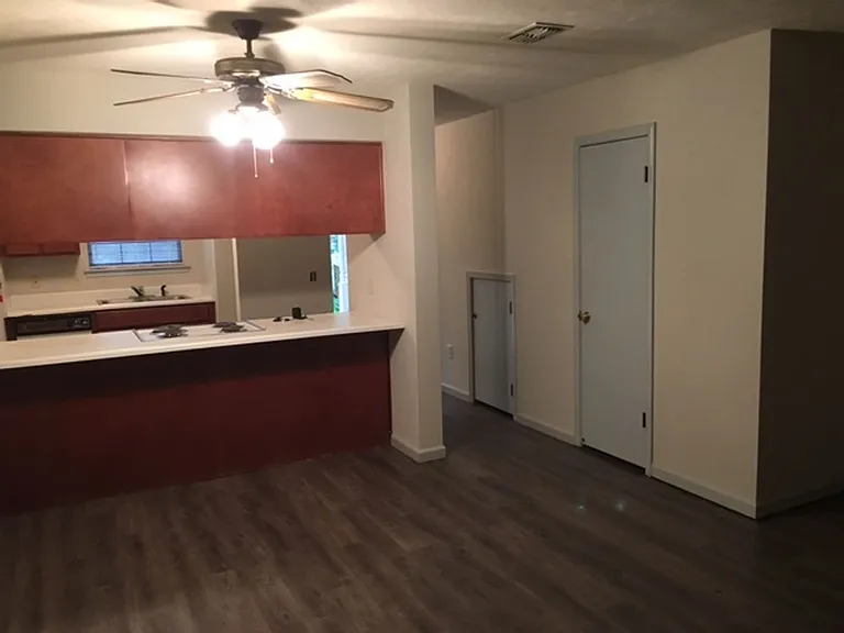 2320 Sylvan Ct — Photo 5
