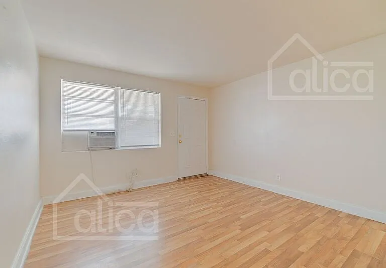 801 N Sapodilla Ave #1 — Photo 7