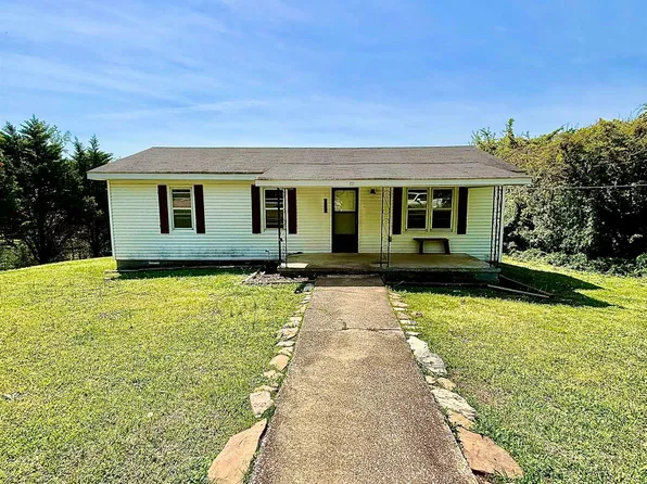 471 Hillcrest St, Selmer, TN 38375