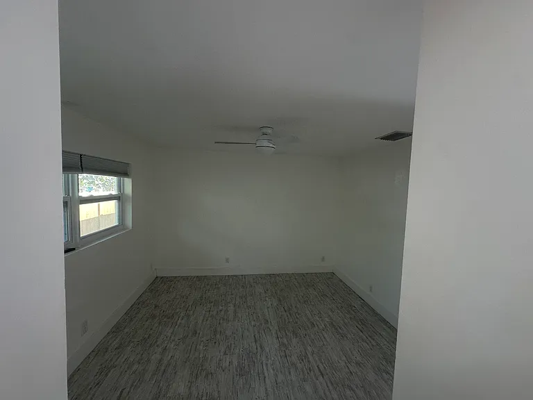 35 SW 6th St #2 — Photo 23
