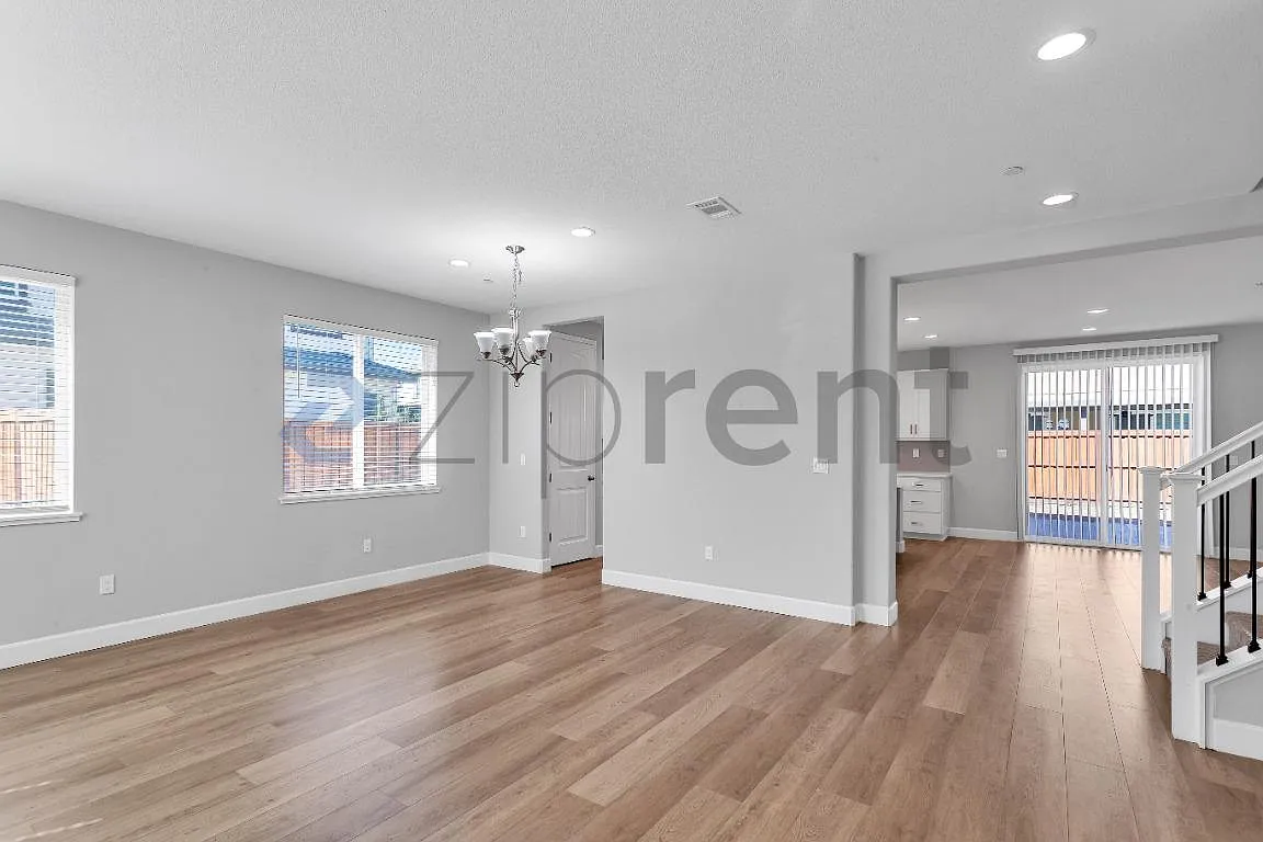 4 bed, 2928 sqft, $3,700 — Photo 3