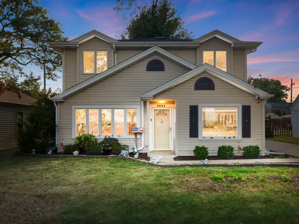 9246 S 49th Ct, Oak Lawn, IL 60453