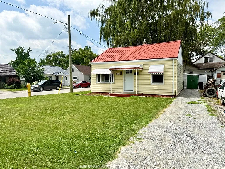 20 McNaughton Ave — Photo 2