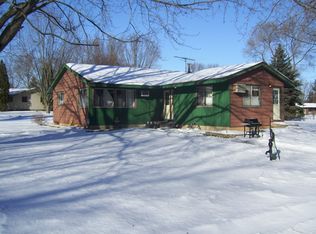 W8438 Foote Dr, Portage, WI 53901