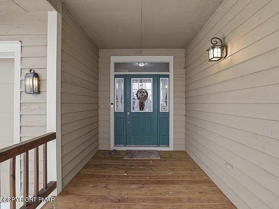 3rd image of 137 Laurel Ct