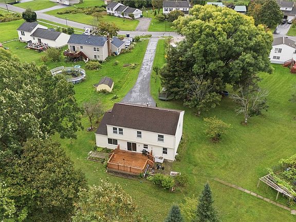 3rd image of 82 Cattaragus Dr