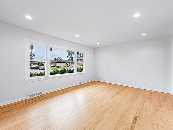 5th image of 960 E 167th St