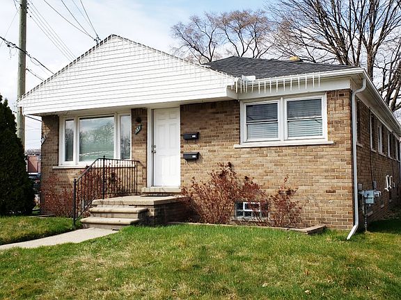 2nd image of 131 E Woodland St #1