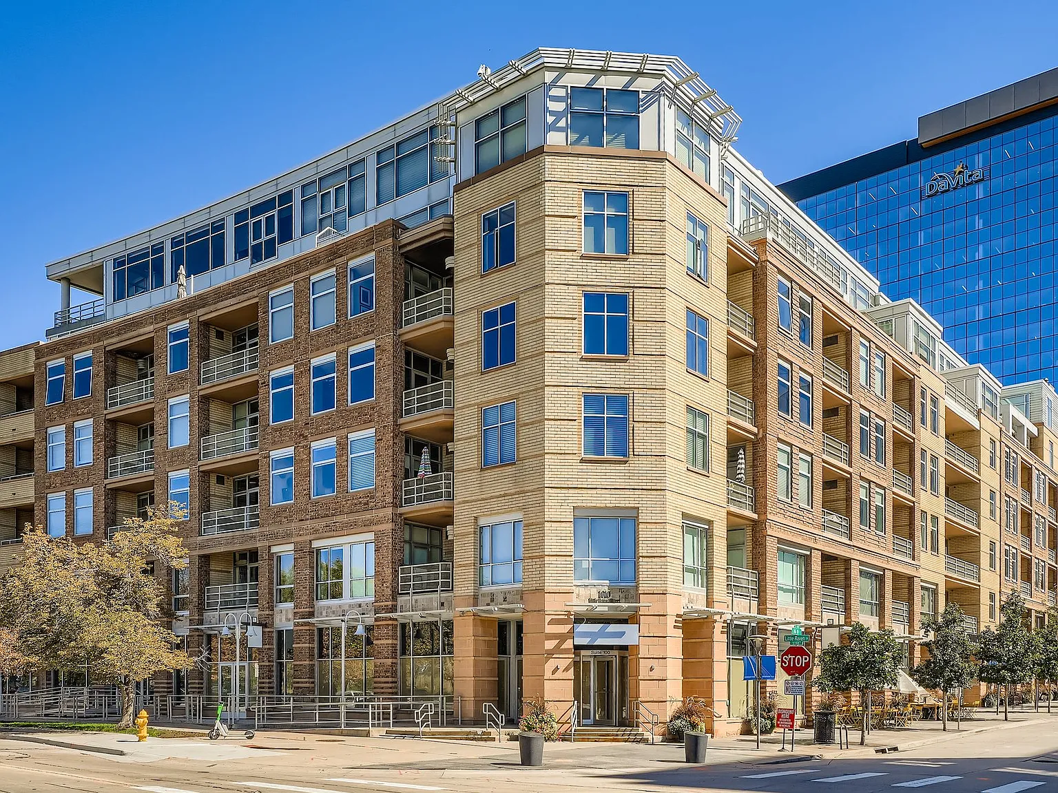 1 bed, 1.5 bath, 900 sqft, $3,500 — Photo 1