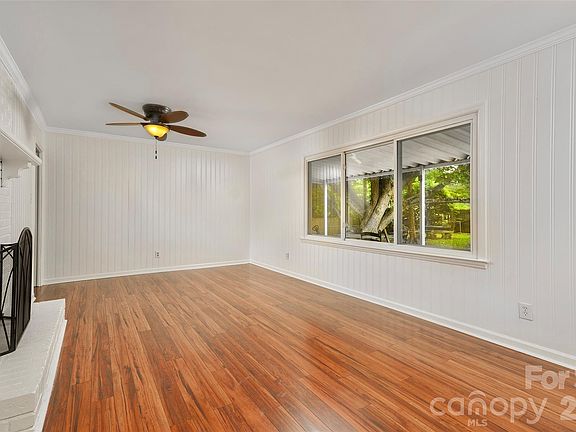 5th image of 1025 S Magnolia St