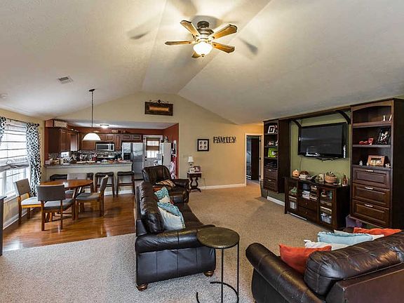 3rd image of 516 Ficus Ct