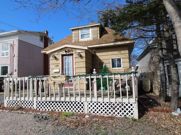 518 Main St, Sydney Mines, NS B1V 2K6