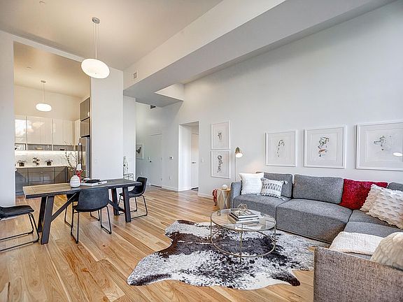 5th image of 1454 Townsend Unit 204