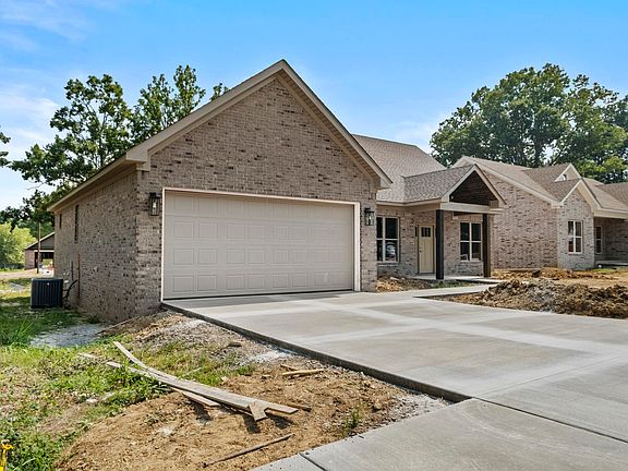 3rd image of 103 Bradford Dr