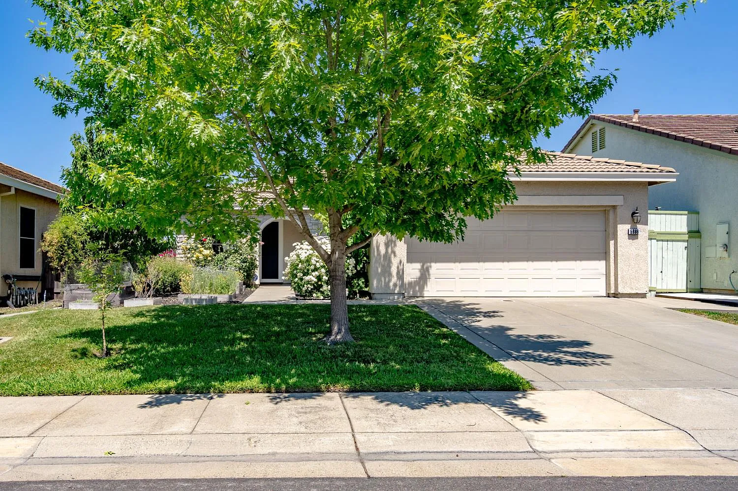 5986 Caddington Way photo 1