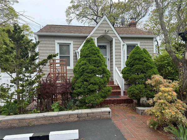 26 Long Beach Drive, Sound Beach, NY 11789